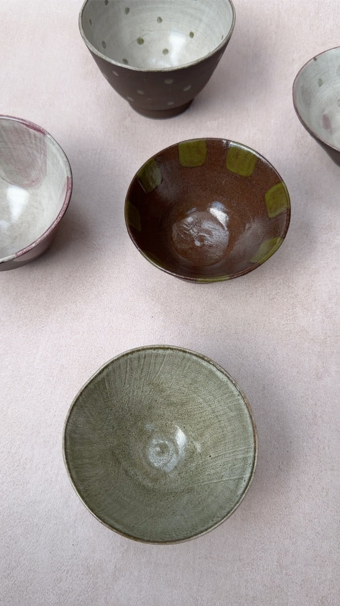 Tasse à café Koppu vert en Grès Noir