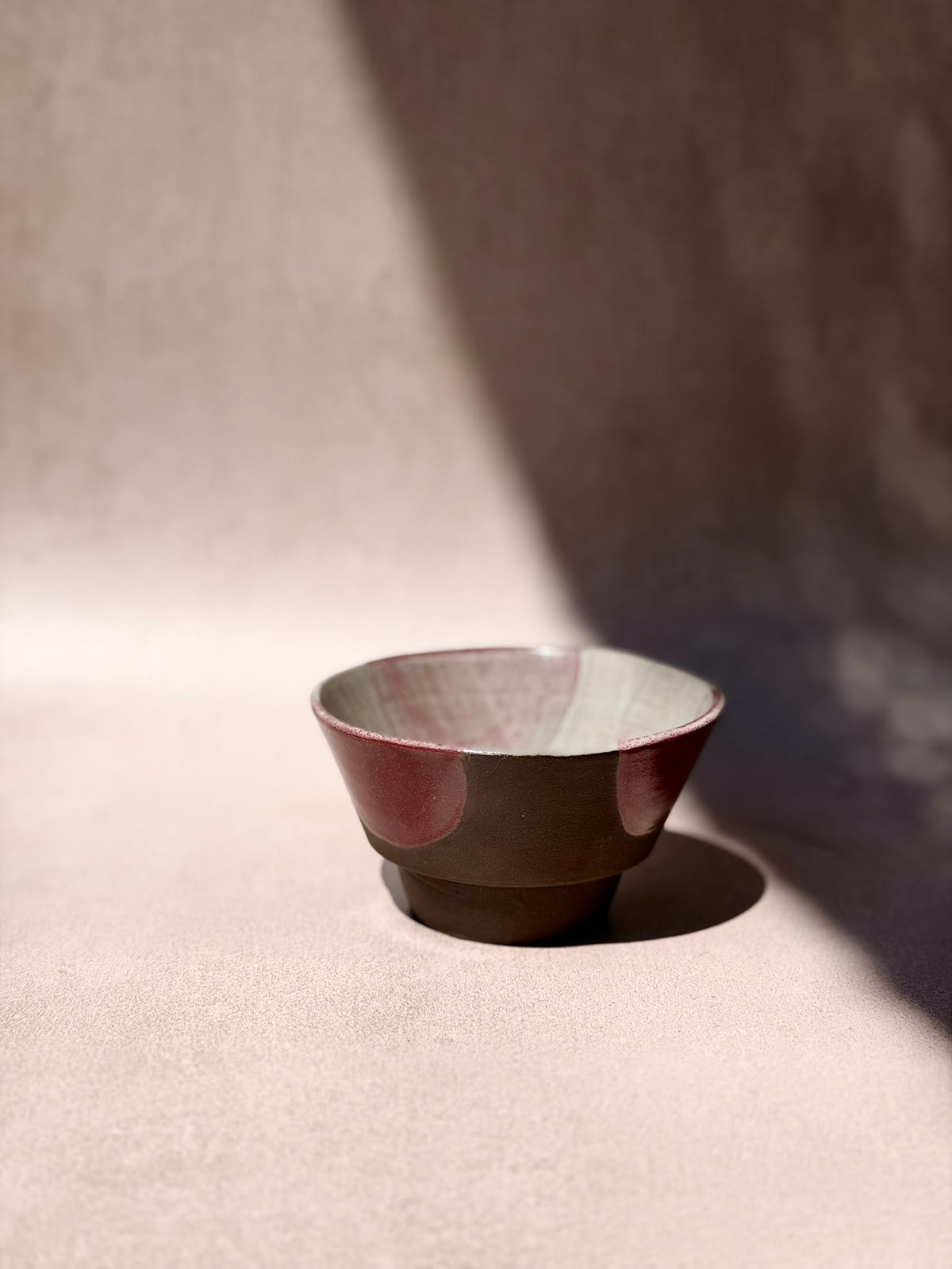 Tasse à café Koppu bordeaux en Grès Noir