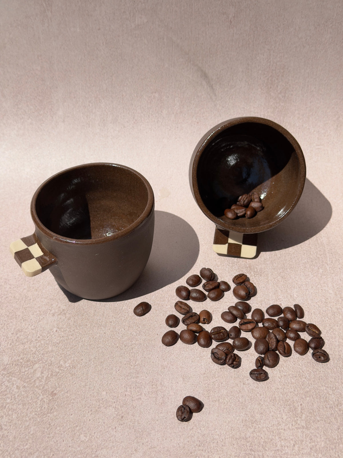Tasse a café damier grés noir